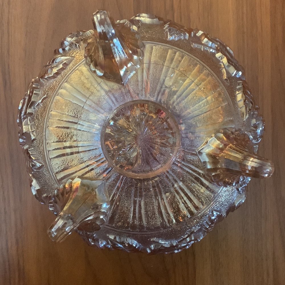 Iridescent carnival glass footed bowl embossed with roses - Picture 3 of 4